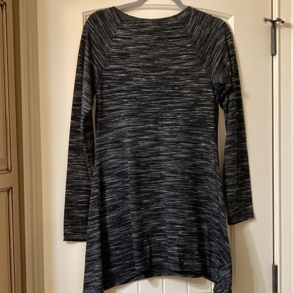 Max Edition V-Neck Tunic Top - Picture 5 of 5